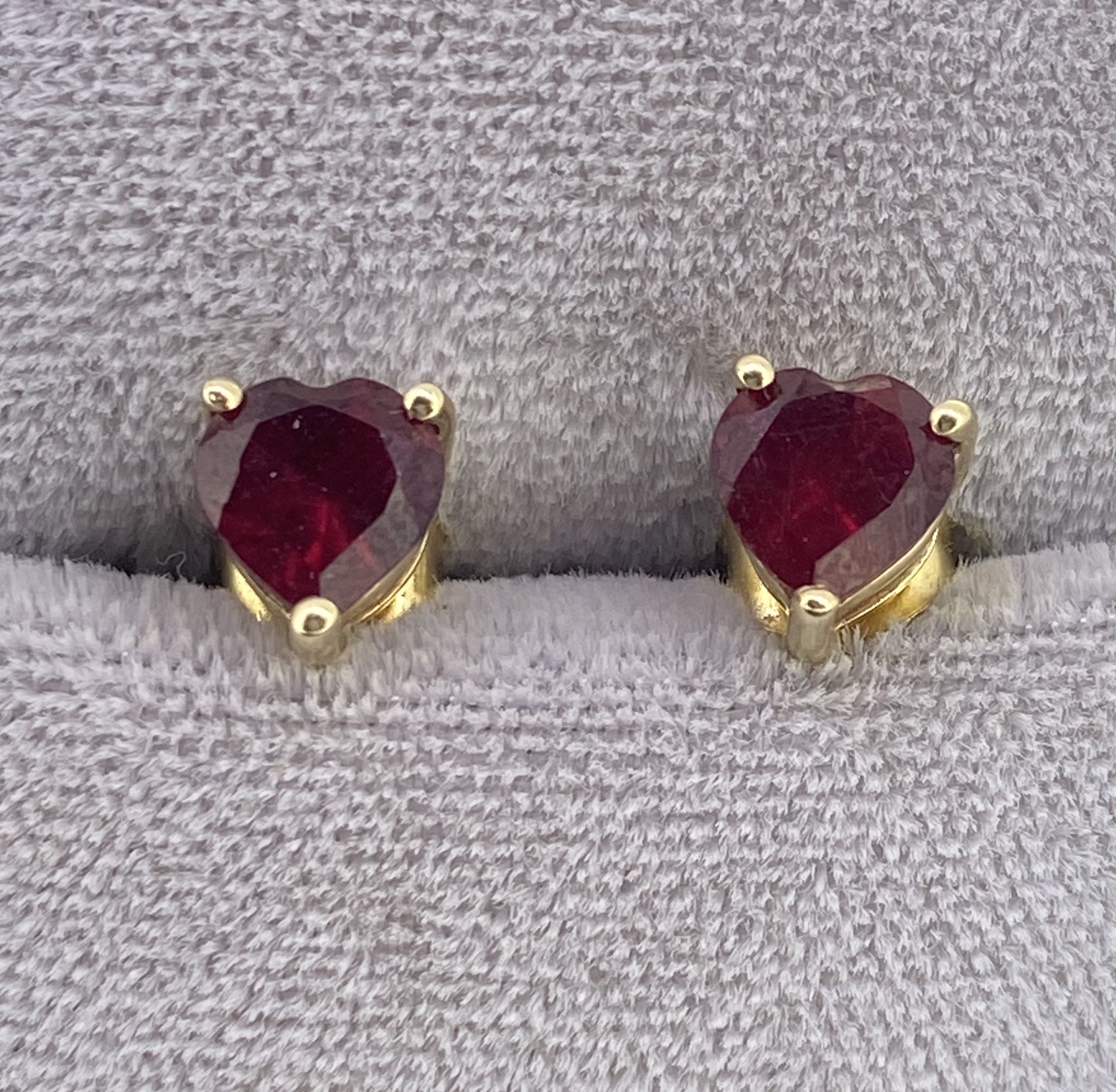 Vintage Ruby Stud Earrings in 9 Carat Gold - Chique to Antique Jewellery